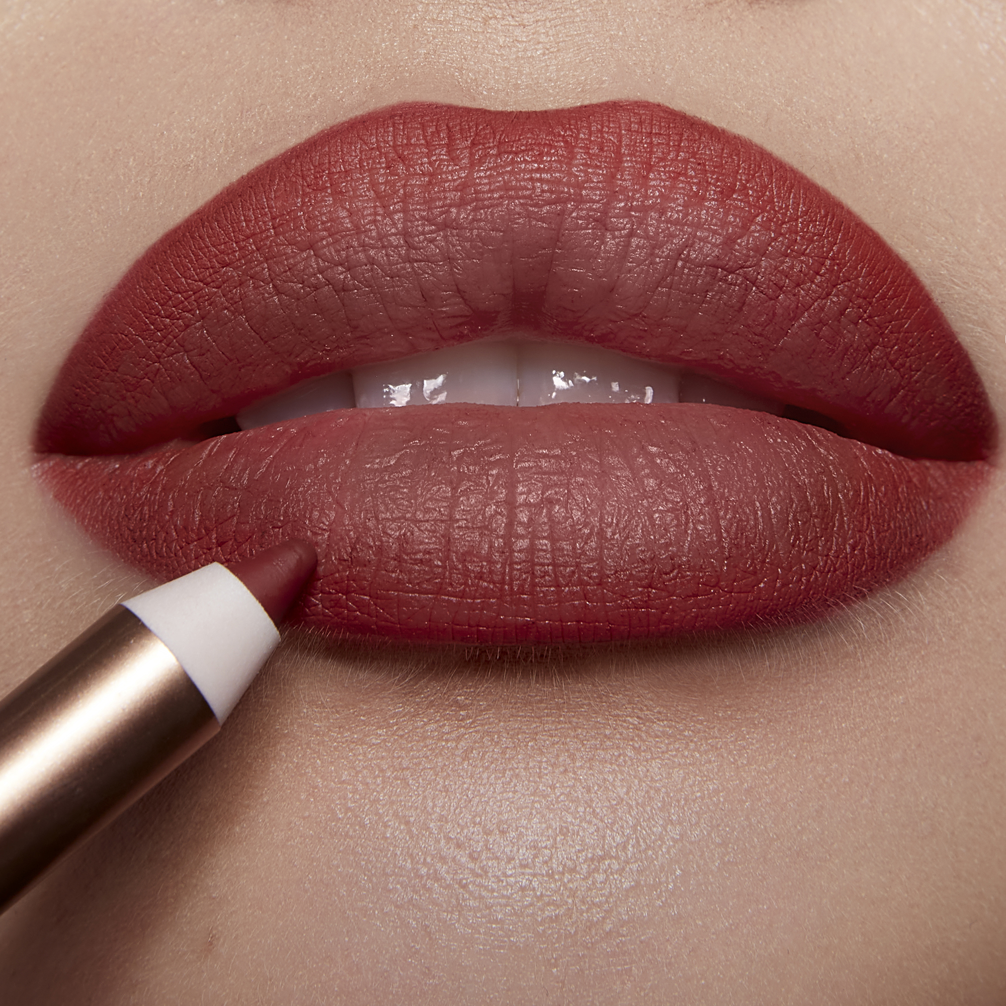 LIP CHEAT (LÁPIZ PARA LABIOS)